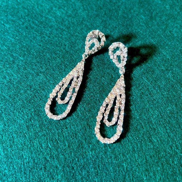 Sample pristine earrings - rhodium plated Swarovski Crystal inlay. NWT - Picture 2 of 3